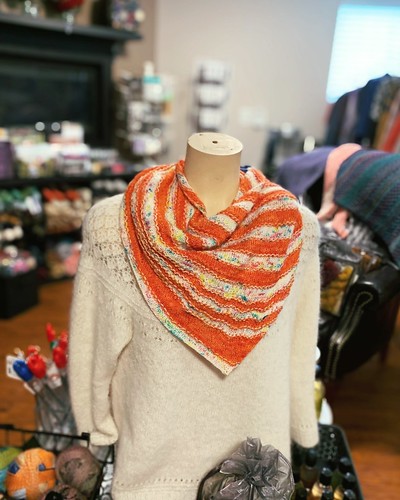 Jen (zjewell) knit the shop sample of Ric Rac by Casapinka