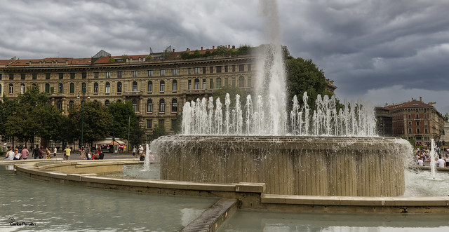 Fuente plaza castello de Milan