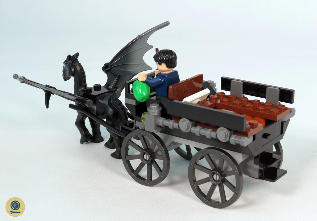 76400 Hogwarts Carriage and Thestrals (5)