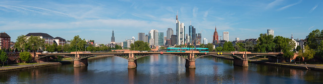 Skyline Frankfurt Panorama - Flößerbrücke