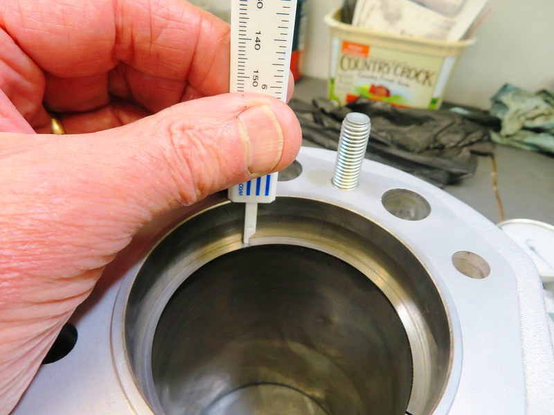 Use Vernier Caliper To Measure Depth Of Piston Ring