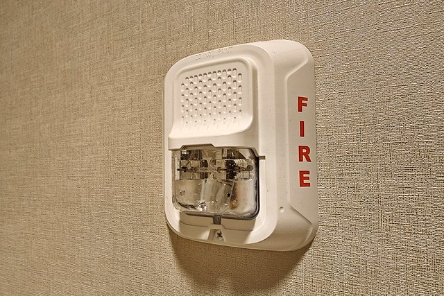 Fire alarm strobe at the Mormon Temple [01]