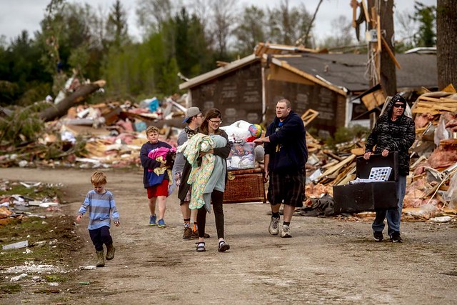 Pueblo en Michigan se recupera tras devastador tornado