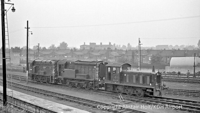 FMCbwnegs474 11229 and two other shunters no date or location