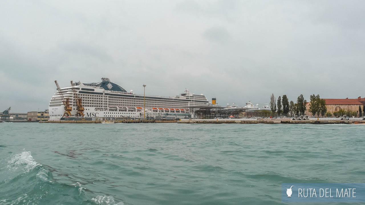 Cruceros que llegan a Venecia