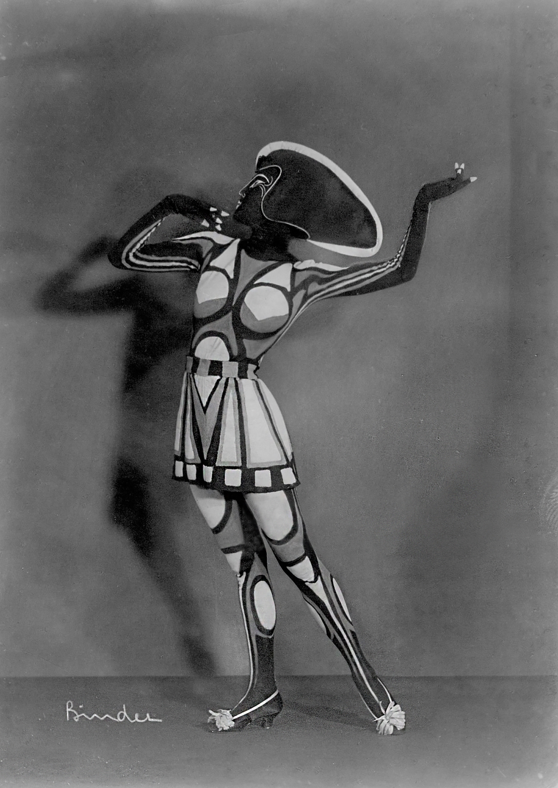 Alexander Binder :: Dancer Nina Payne with a dance mask and costume in the Nelson revue "Confetti"; Nelson Theater Berlin, ca. 1925