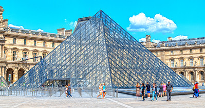 Pyramide du Louvre-7809022