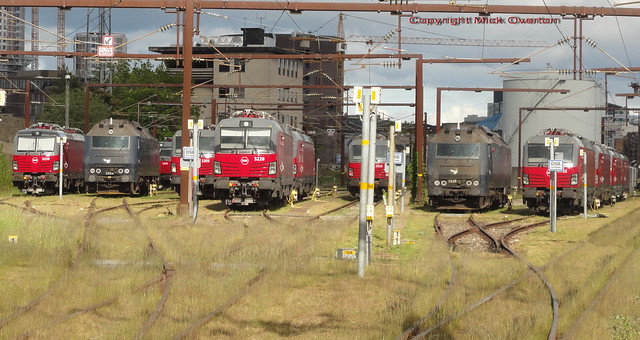 DSB Copenhagen Loco sidings weekend status sees 2 withdrawn MEs not yet ready for export plus the usual dozen EB class