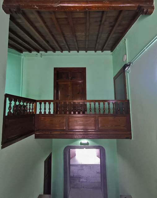 techo de madera vestibulo interior edificio Casa de la Cultura calle Gourié Arucas Gran Canaria 02