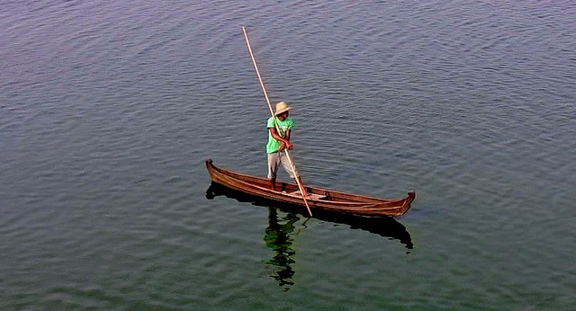 MYANMAR, Burma - Mandalay-Amarapura , Boot auf dem Taungthaman-See, 78823