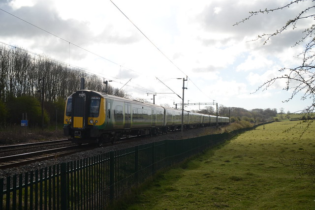 350243 2Y51 Northampton - Birmingham New Street at Daventry South Junction [Crick] 9th April 2022