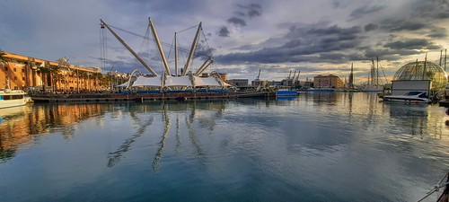 Zena riflessa by Luna y Valencia, Porto di Genovagenova zena atardecer tramonto sunset porto acquario