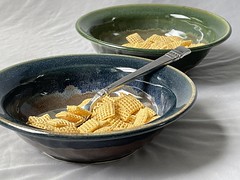rimmed cereal bowls