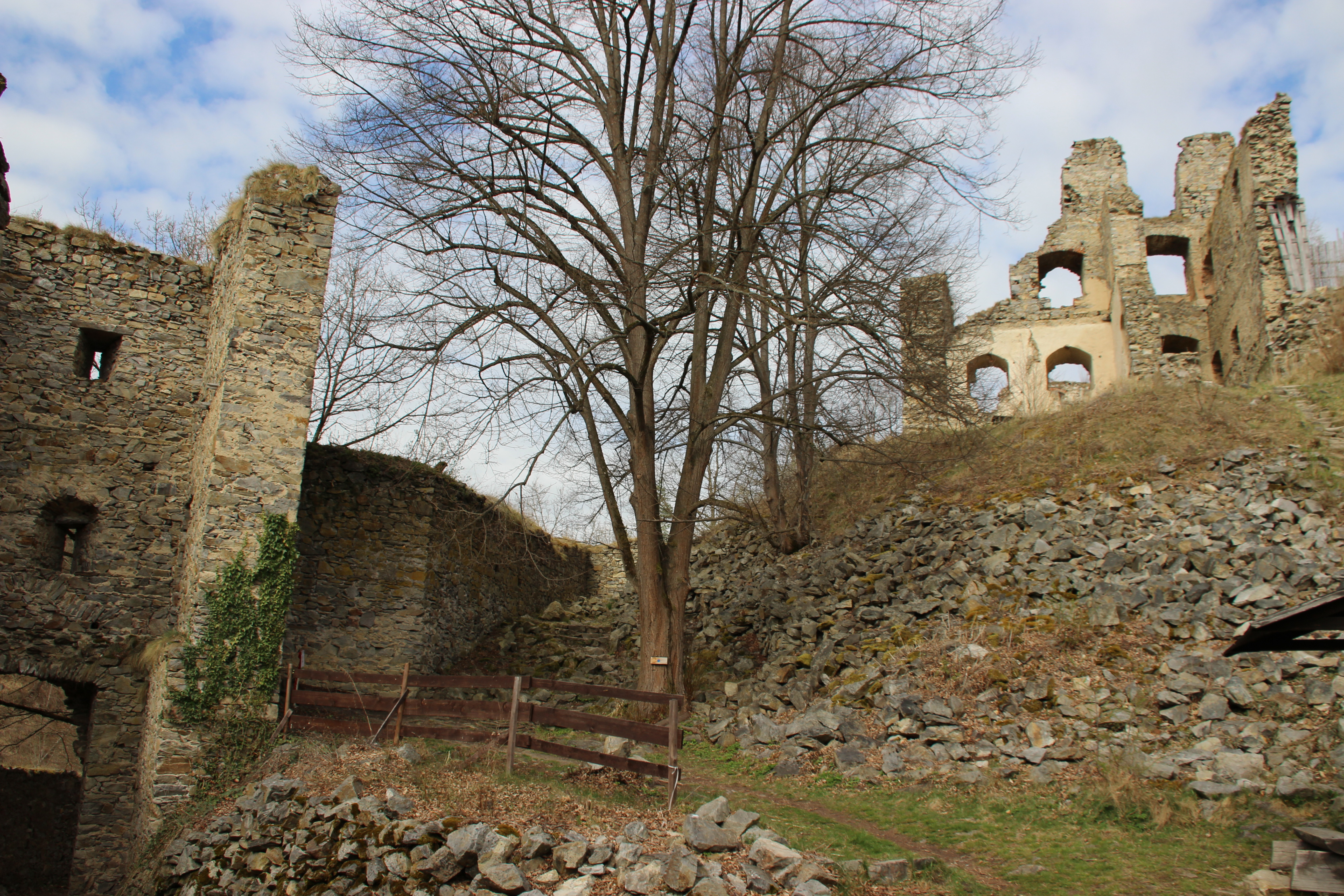 Dívčí Kámen Castle 14