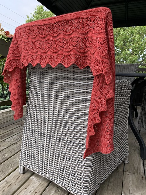 I finished my Coterie Shawl by Jessica Ays! Did I not say that blocking will open up the lace like magic!
