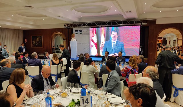 Alfonso Fernández Mañueco, presidente de la Junta de Castilla y León, envió un mensaje para los galardonados y asistentes en los Premios CEOE CEPYME Salamanca 2022.