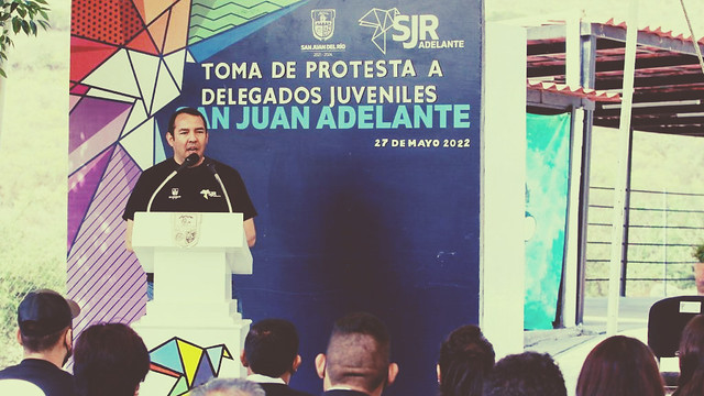 Toma Roberto Cabrera protesta a 15 delegadas y delegados juveniles en San Juan del Río