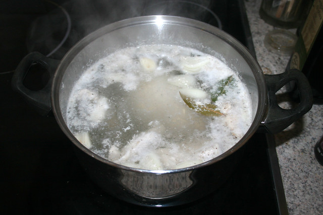 09 - If water boils, reduce heat & let simmer / Wenn Wasser kocht, Hitze reduzieren & köcheln lassen
