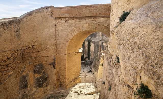 Walking along the 1000-year-old outer walls of Castillo de Santa Bárbara