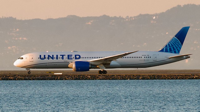 United Airlines Boeing 787 -9 Dreamliner N-24980 departing SFO L1040289 (1)