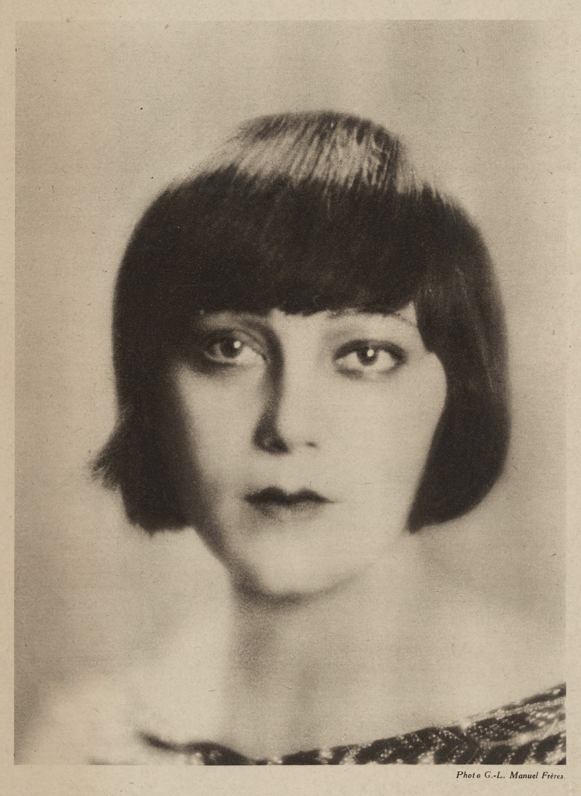 Photo G. L. Manuel Frères. Raquel Meller. La grande vedette espagnole. Le Théâtre et Comœdia illustré, Avril 1924. | src BnF ~ Gallica