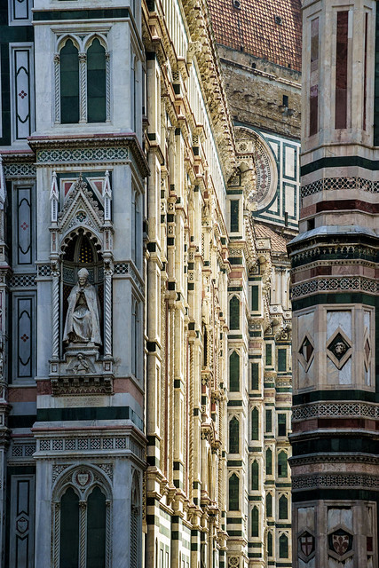Side and Dome of Florence Cathedral between the Front and Tower – Florence 4