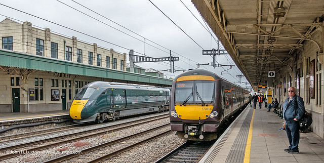 L2022_3100 - GWR and Cross Country at Cardiff Central