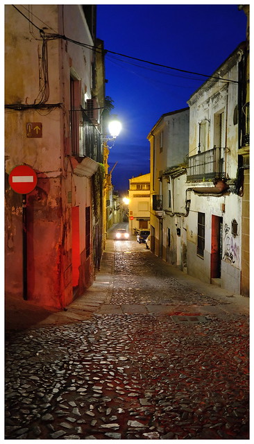 Caceres by night .