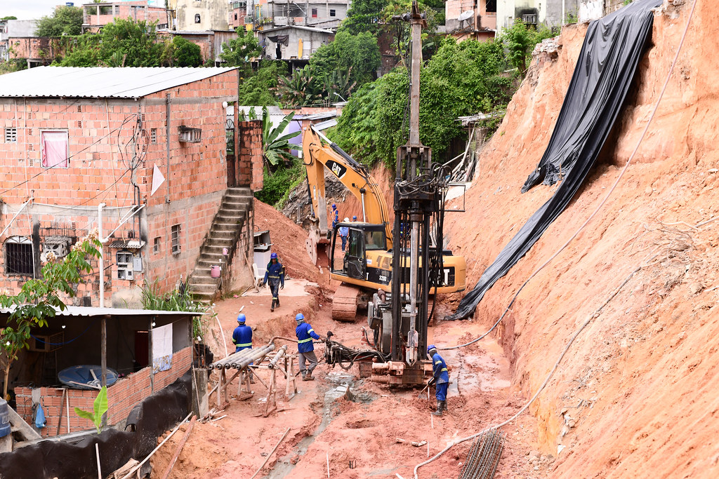 01.06.22 - Prefeito David Almeida pede celeridade parte 2na recuperação de áreas atingidas por erosões pela capital