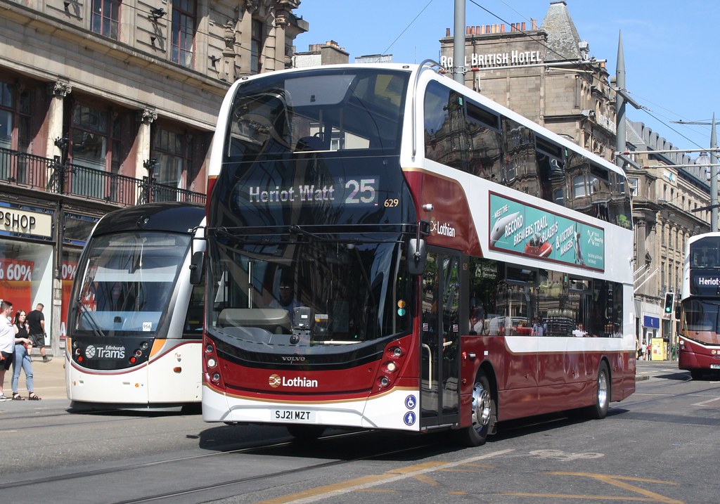 20210701-3945-lothian-lothian-buses-enviro-400-mmc-flickr