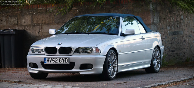 2003 BMW 325i (E46) Convertible - Front 3/4 View - Edited