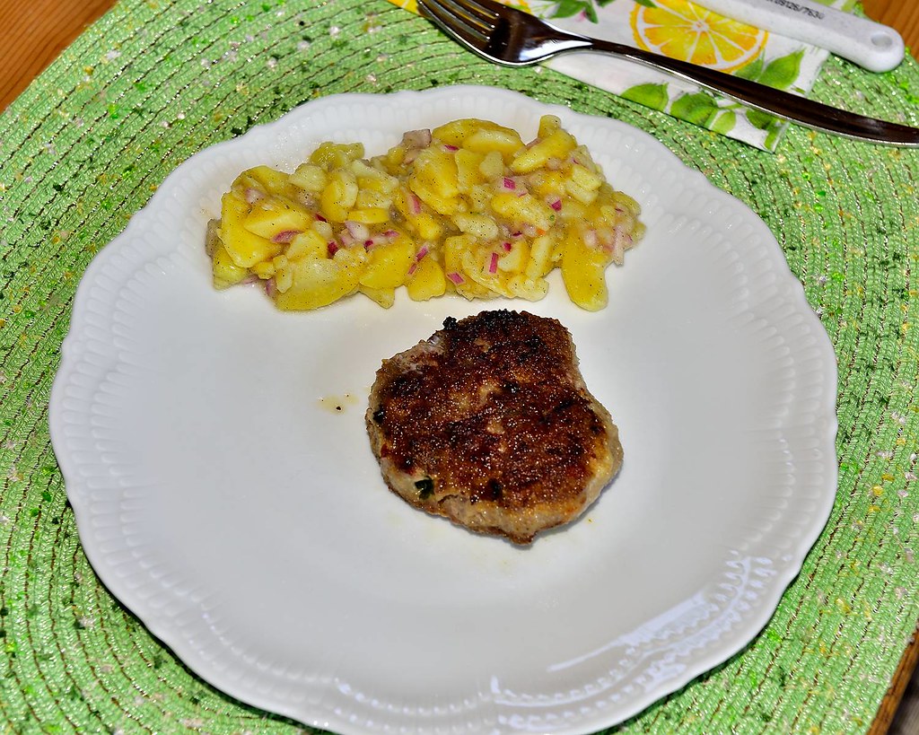 Fleischküchle und Kartoffelsalat | GJVBy | Flickr