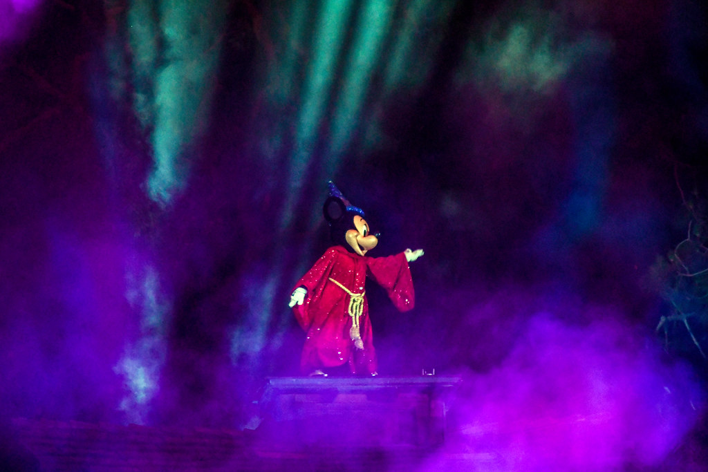 Sorcerer Mickey purple haze Fantasmic DL
