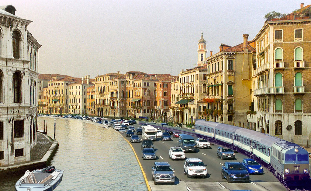 Urban Evolution and Form - Venice of an alternate century- multimodal transport
