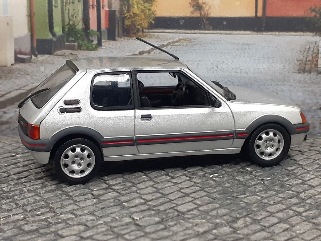 Peugeot 205 GTi – 1990