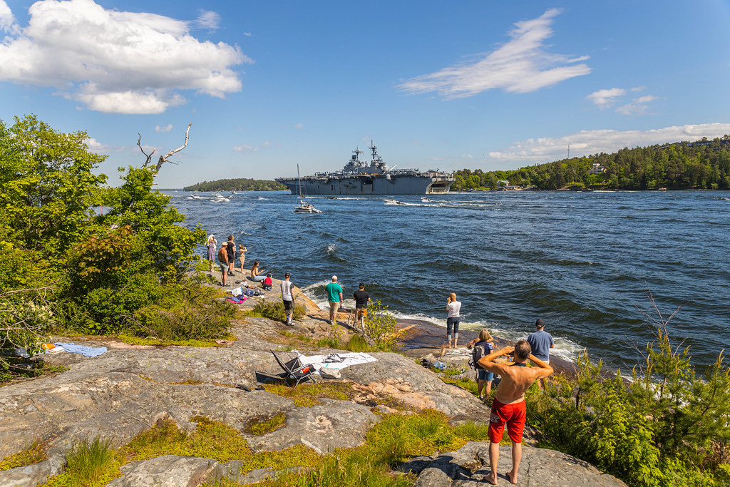 USS Kearsarge (LH-3) in the stockholm archipelago 3