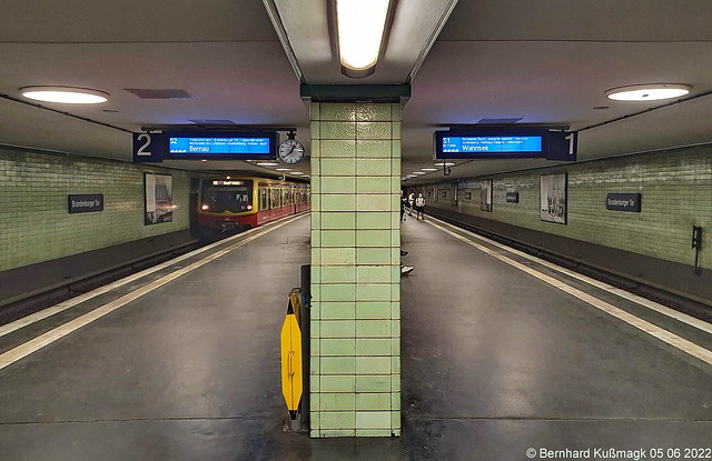 Europa, Deutschland, Berlin, Mitte, S-Bahnhof Brandenburger Tor, S-Bahn-Linie S2