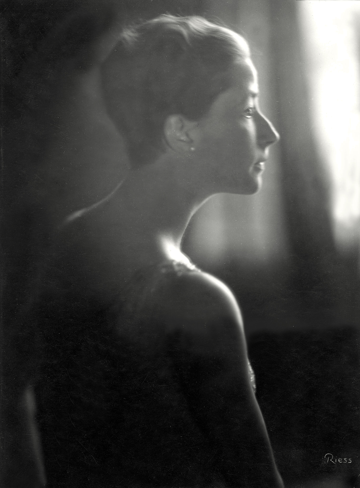 Frieda Riess :: Baroness Nadine Uexküll, née von Radowitz, 1927. Ullstein Bild. | src Getty Images