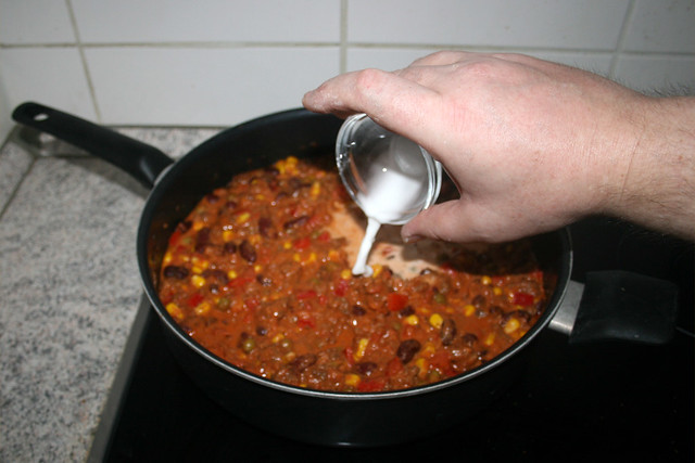 26 - Add blended starch in pan / Angerührte Stärke in Pfanne geben
