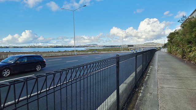 Towards Waterview on SH16 North-Western Cyclepath