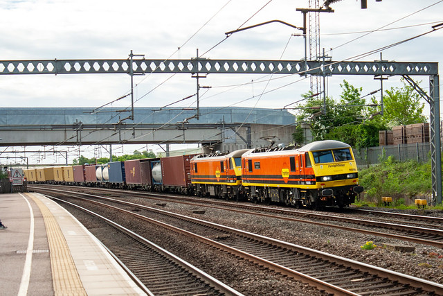 Freightliner 90 006 and 90 015, Lichfield Trent Valley, May 2022