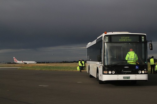 Carbridge bus #43 BS04UB waiting airside while us planespotters are busy photographing the passing planes
