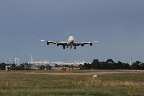 Singapore Airlines 747-412F freighter 9V-SFO on final approach to Melbourne Airport runway 34