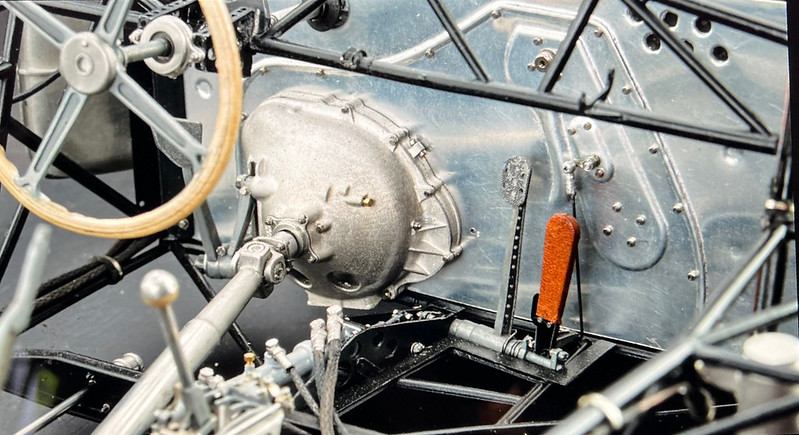 [REVELL] MERCEDES BENZ 300 SLR Mille milles 1955 numéro 722  pilotée par Sir Stirling MOSS Réf 7204 - Page 8 52127306301_18d8b614b3_c
