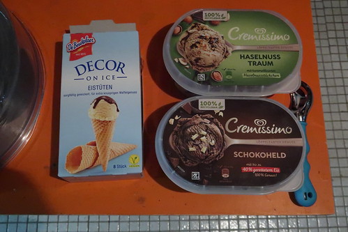 Zutaten für Eis auf die Hand (Schokoladenheld, Haselnusstraum und Eiswaffeln)