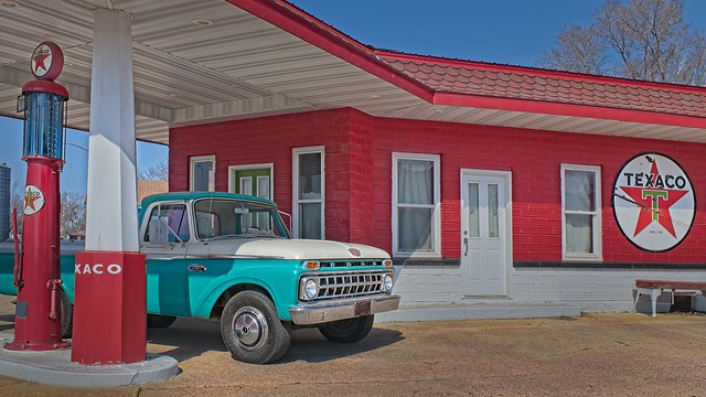 Texaco Station Vintage Truck 2440 C
