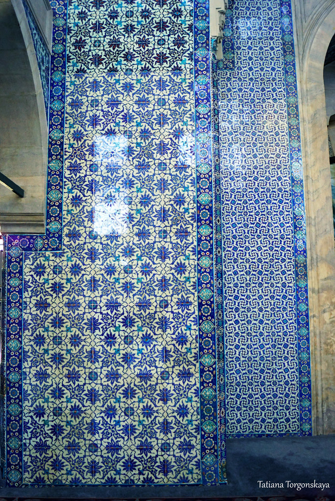 Керамическая плитка в интерьере мечети Рустема-паши