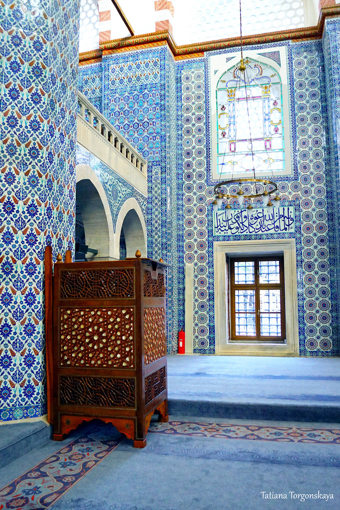 Курси мечети Рустема-паши
