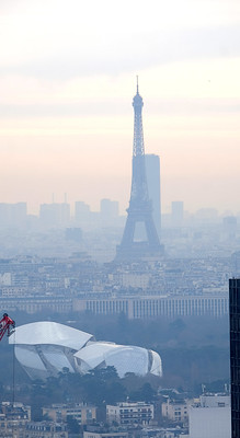 014 Uitzicht vanaf dak Grande Arche - Eiffeltoren en Louis Vuitton