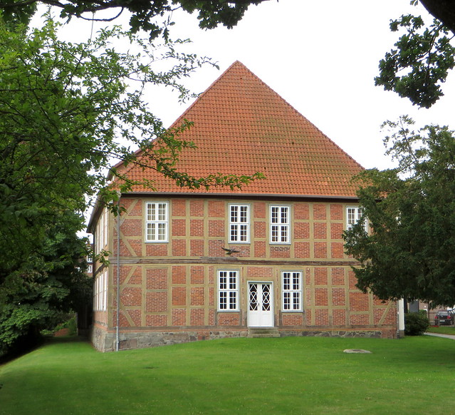 Maison de briques et colombages, Ratzebourg, arrondissement du duché de Lauenbourg, Schleswig-Holstein, Allemagne.